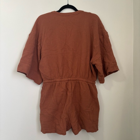 Z Supply Zephyr Cotton Gauze Romper - Picture 8 of 9